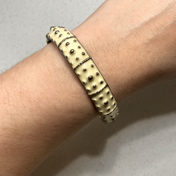 Vintage Signed Lilly Pulitzer Cream Gold Enamel Bangle Bracelet Rare EUC - Picture 1 of 6